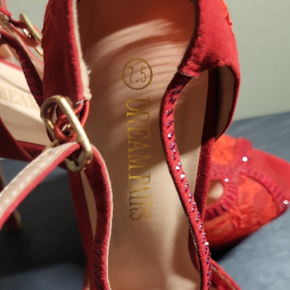 Dream Pairs Elegant Red Heels